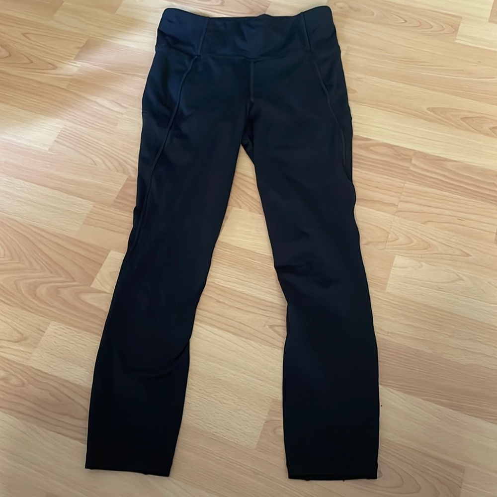 Lululemon final lap crop with small flaw